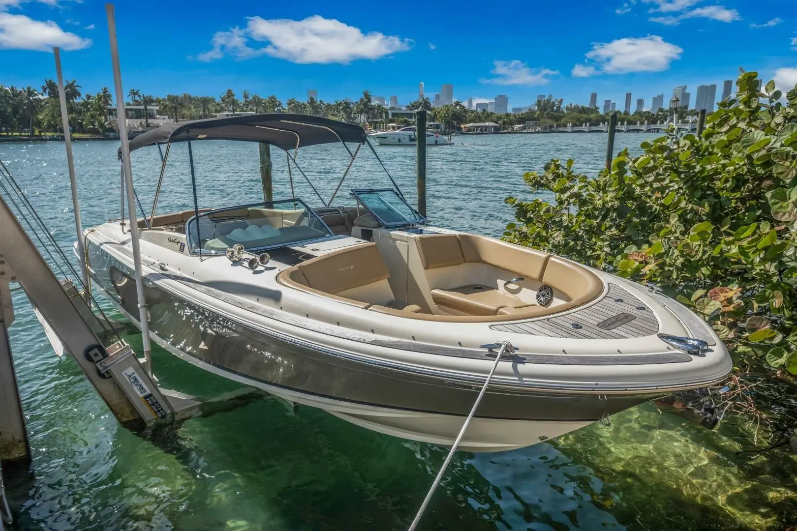 Chris Craft Launch 32